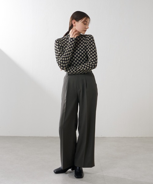 Lui's（ルイス）の「フラワーシャーリングパフブラウス（シャツ/ブラウス・レディース・ベージュ/ブラック/オフホワイト・FREE）」の9枚目の写真