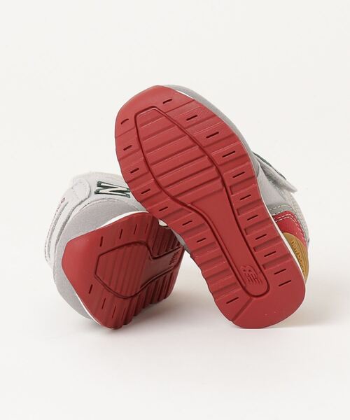 NEW BALANCE(ニューバランス)の「996(スニーカー・キッズ・ネイビー/グレー・13.5cm/15.5cm/15.0cm/14.5cm/13.0cm/16.0cm/12.0cm/12.5cm/16.5cm/14.0cm)」の5枚目の写真