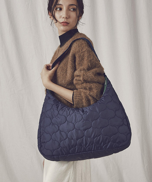 『美品』LESPORTSACネイビー キルティング ショルダーバッグ LeSportsac（レスポートサック）の「HELMET BAG ネイビーキルト