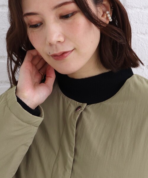 SHOO・LA・RUE(シューラルー)の「◆すっきりシルエットで軽くて暖か【撥水加工】ノーカラー中綿入りコート(ノーカラーコート・レディース・オリーブ/ブラック・04/03/02)」の20枚目の写真