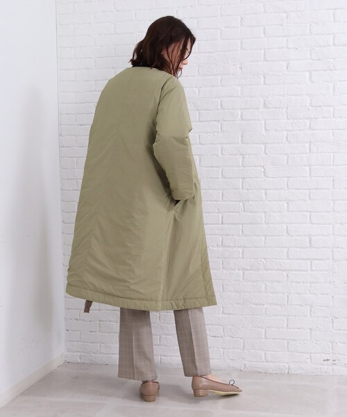 SHOO・LA・RUE(シューラルー)の「◆すっきりシルエットで軽くて暖か【撥水加工】ノーカラー中綿入りコート(ノーカラーコート・レディース・オリーブ/ブラック・04/03/02)」の4枚目の写真