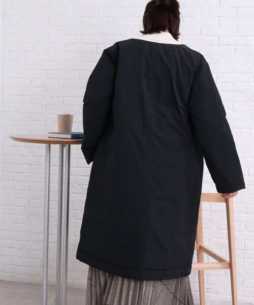 SHOO・LA・RUE(シューラルー)の「◆すっきりシルエットで軽くて暖か【撥水加工】ノーカラー中綿入りコート(ノーカラーコート・レディース・オリーブ/ブラック・04/03/02)」の15枚目の写真
