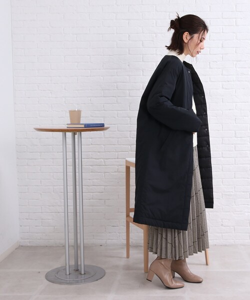 SHOO・LA・RUE(シューラルー)の「◆すっきりシルエットで軽くて暖か【撥水加工】ノーカラー中綿入りコート(ノーカラーコート・レディース・オリーブ/ブラック・04/03/02)」の5枚目の写真