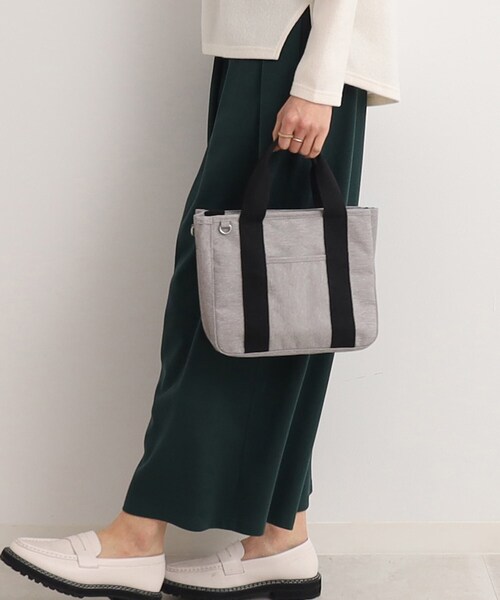 SHOO・LA・RUE（シューラルー）の「◆【撥水】仕切りが動くトートバッグ【2WAY】（トートバッグ・レディース・ブルー/グレー/黄緑系/ブラック・00）」の17枚目の写真