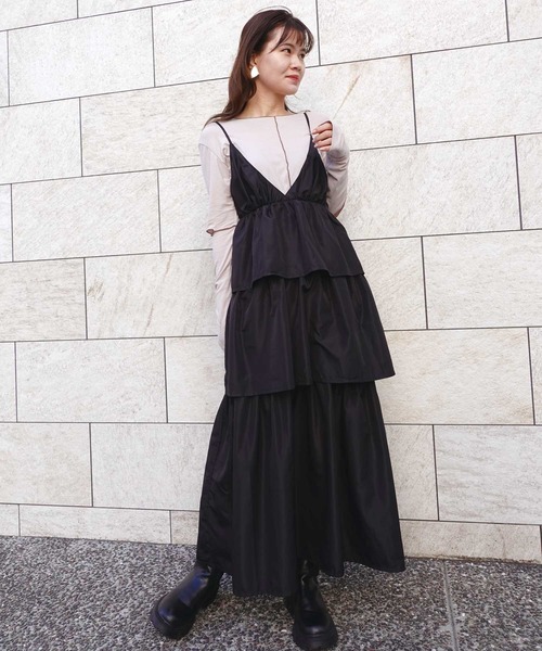 CORNERS(コーナーズ)の「ソフトタフタティアードキャミワンピ(ワンピース・レディース・ベージュ系その他/グレイッシュベージュ/ブラック・M)」の1枚目の写真