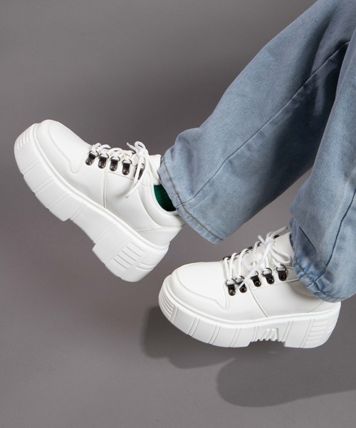 WEGO(ウィゴー)の「WEGO/チャンキーソールスニーカー(スニーカー・レディース・ホワイト/ブラック・MEDIUM/LARGE)」の1枚目の写真