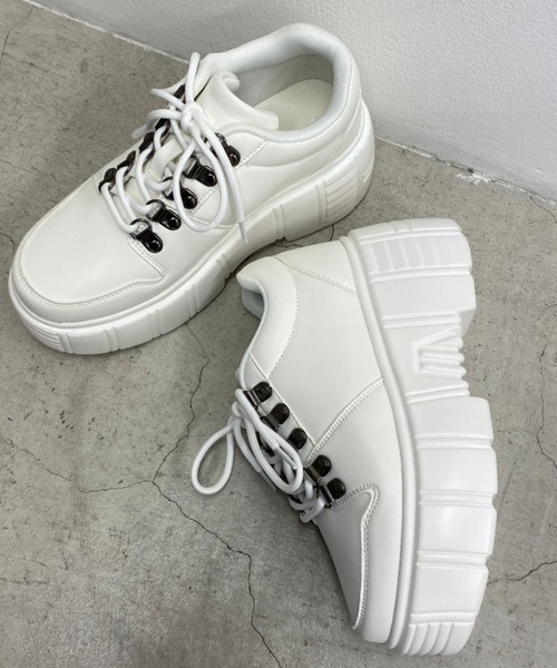 WEGO(ウィゴー)の「WEGO/チャンキーソールスニーカー(スニーカー・レディース・ホワイト/ブラック・MEDIUM/LARGE)」の11枚目の写真