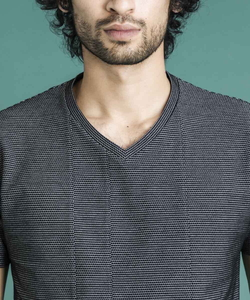 MICHEL KLEIN HOMME (ミッシェルクランオム)の「《日本製》幾何柄半袖カットソー(Tシャツ/カットソー・メンズ・グレー/ホワイト/ブルー・MEDIUM/LARGE/X-LARGE)」の8枚目の写真