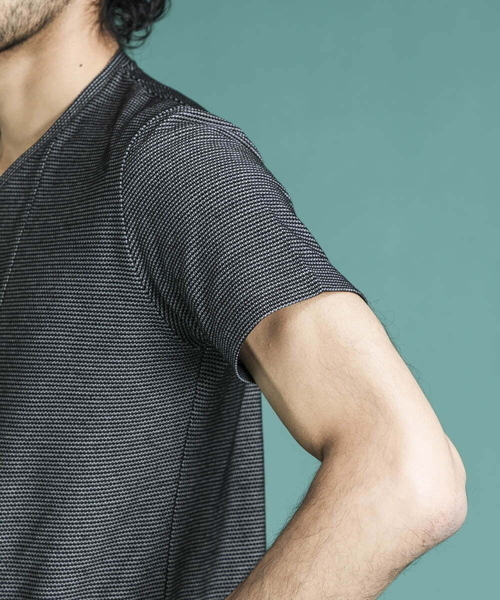 MICHEL KLEIN HOMME (ミッシェルクランオム)の「《日本製》幾何柄半袖カットソー(Tシャツ/カットソー・メンズ・グレー/ホワイト/ブルー・MEDIUM/LARGE/X-LARGE)」の9枚目の写真