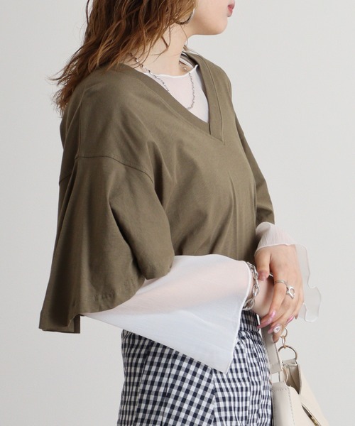 atONE(アットワン)の「atONE ボリュームフレア袖Vネックカットソー 半袖(Tシャツ/カットソー・レディース・ブラック/オフホワイト/ベージュ/カーキ/チャコールグレー・LL~3L/4L~5L/M-L)」の12枚目の写真