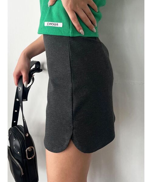 EMODA（エモダ）の「ストレッチカーブミニスカート（スカート・レディース・グレー/ブラック/ブルー・SMALL/MEDIUM）」の21枚目の写真