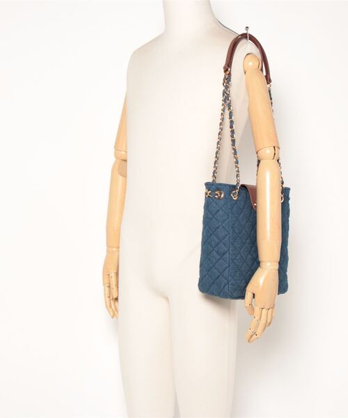 earth music&ecology(アースミュージックアンドエコロジー)の「デニムキルティングチェーンバッグ(エコバッグ/サブバッグ・レディース・ライトブルー/ダークブルー・FREE)」の7枚目の写真