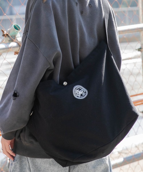 WEGO(ウィゴー)の「WEGO/キャンバスビッグショルダーバッグ(ショルダーバッグ・メンズ・ナチュラル/その他1/その他2/カーキ/グレー/ブラック/ベージュ/その他3/その他4/ダークグレー/その他5/キャメル/その他6/その他7/その他8/オフホワイト/グリーン/ブラック系その他・FREE)」の14枚目の写真