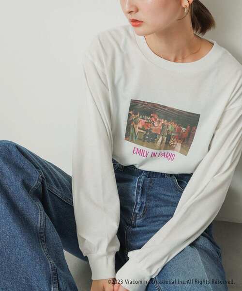 SENSE OF PLACE by URBAN RESEARCH(センスオブプレイスバイアーバンリサーチ)の「Emily in Paris グラフィックロングTシャツ(Tシャツ/カットソー・レディース・その他3/その他1/その他2・ONE)」の4枚目の写真
