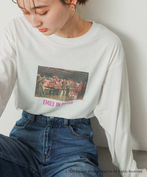 SENSE OF PLACE by URBAN RESEARCH(センスオブプレイスバイアーバンリサーチ)の「Emily in Paris グラフィックロングTシャツ(Tシャツ/カットソー・レディース・その他3/その他1/その他2・ONE)」の5枚目の写真