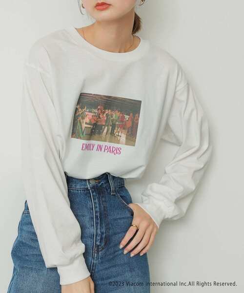 SENSE OF PLACE by URBAN RESEARCH(センスオブプレイスバイアーバンリサーチ)の「Emily in Paris グラフィックロングTシャツ(Tシャツ/カットソー・レディース・その他3/その他1/その他2・ONE)」の7枚目の写真