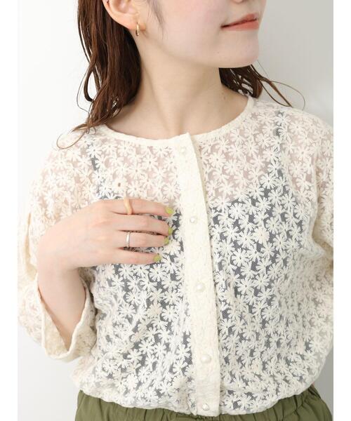 ehka sopo（エヘカソポ）の「ノーカラーレースブラウス（シャツ/ブラウス・レディース・キナリ/ブルー/キャメル/ブラック・F）」の2枚目の写真