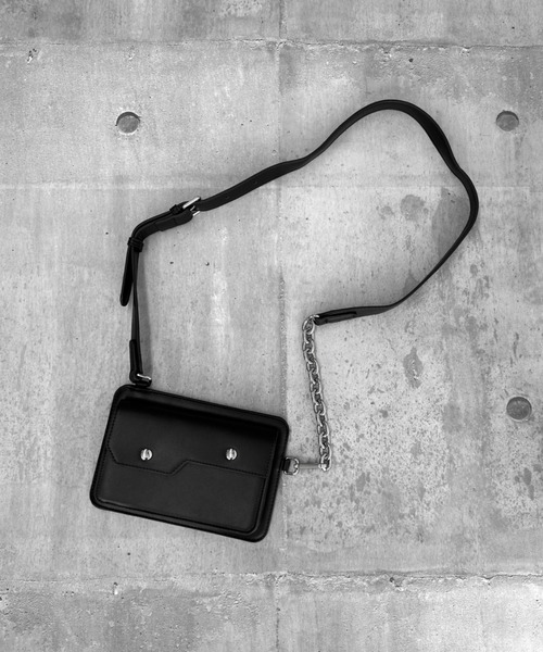 LVEU.(ラブユ.)の「【LVEU.】チェーンスクエアミニショルダー / バッグ 鞄 BAG ショルダー ミニ フラップ 斜め掛け 合皮 ブラック(ショルダーバッグ・レディース・ブラック・FREE)」の11枚目の写真