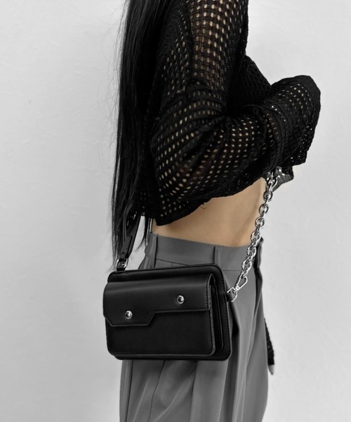 LVEU.(ラブユ.)の「【LVEU.】チェーンスクエアミニショルダー / バッグ 鞄 BAG ショルダー ミニ フラップ 斜め掛け 合皮 ブラック(ショルダーバッグ・レディース・ブラック・FREE)」の2枚目の写真