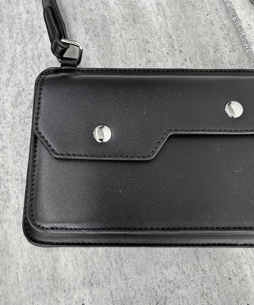LVEU.(ラブユ.)の「【LVEU.】チェーンスクエアミニショルダー / バッグ 鞄 BAG ショルダー ミニ フラップ 斜め掛け 合皮 ブラック(ショルダーバッグ・レディース・ブラック・FREE)」の4枚目の写真