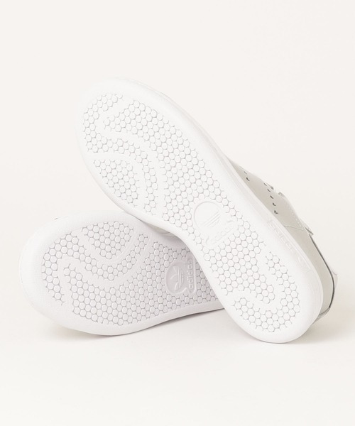 adidas(アディダス)の「アディダス オリジナルス × ディズニー ミッキー スタンスミス キッズ / adidas Originals × Disney Mickey Stan Smith Kids(スニーカー・キッズ・シルバー・25.0cm/23.5cm/24.0cm/24.5cm/22.5cm/23.0cm/22.0cm)」の11枚目の写真