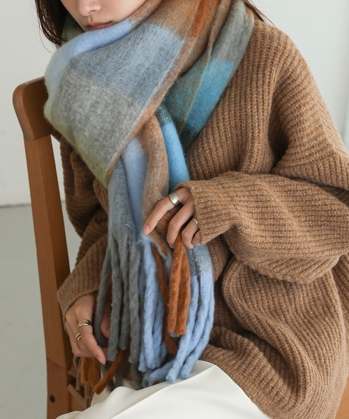 Bab(バブ)の「ビックチェックボリュームマフラー(ストール/ショール・レディース・ブルー/グリーン/イエロー・ONESIZE)」の11枚目の写真