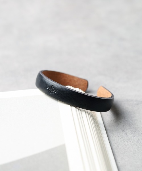 ARCHIVER（アーカイバ）の「【AL】ネイティブレザーバングル（ブレスレット・レディース・ブラウン系3/ベージュ系8/ブラウン系4/ベージュ系2/ダークブラウン系2/ダークブラウン系3/ダークブラウン系4/ダークブラウン系1/ブラウン系8/ベージュ系5/ベージュ系4/ブラック系2/ブラック系5/ブラウン/ブラウン系5/ブラウン系7/ブラウン系/ベージュ系9/ブラウン系2/ブラック系3/ブラック系4・FREE）」の2枚目の写真