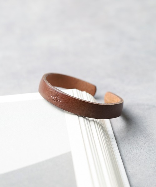 ARCHIVER（アーカイバ）の「【AL】ネイティブレザーバングル（ブレスレット・レディース・ブラウン系3/ベージュ系8/ブラウン系4/ベージュ系2/ダークブラウン系2/ダークブラウン系3/ダークブラウン系4/ダークブラウン系1/ブラウン系8/ベージュ系5/ベージュ系4/ブラック系2/ブラック系5/ブラウン/ブラウン系5/ブラウン系7/ブラウン系/ベージュ系9/ブラウン系2/ブラック系3/ブラック系4・FREE）」の7枚目の写真