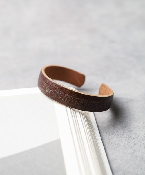 ARCHIVER（アーカイバ）の「【AL】ネイティブレザーバングル（ブレスレット・レディース・ブラウン系3/ベージュ系8/ブラウン系4/ベージュ系2/ダークブラウン系2/ダークブラウン系3/ダークブラウン系4/ダークブラウン系1/ブラウン系8/ベージュ系5/ベージュ系4/ブラック系2/ブラック系5/ブラウン/ブラウン系5/ブラウン系7/ブラウン系/ベージュ系9/ブラウン系2/ブラック系3/ブラック系4・FREE）」の8枚目の写真