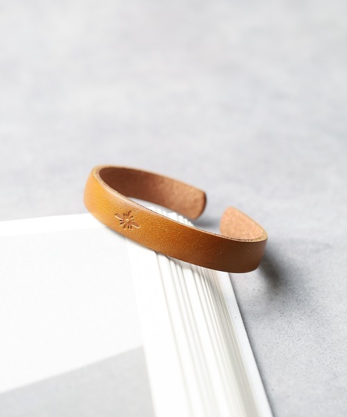 ARCHIVER（アーカイバ）の「【AL】ネイティブレザーバングル（ブレスレット・レディース・ブラウン系3/ベージュ系8/ブラウン系4/ベージュ系2/ダークブラウン系2/ダークブラウン系3/ダークブラウン系4/ダークブラウン系1/ブラウン系8/ベージュ系5/ベージュ系4/ブラック系2/ブラック系5/ブラウン/ブラウン系5/ブラウン系7/ブラウン系/ベージュ系9/ブラウン系2/ブラック系3/ブラック系4・FREE）」の14枚目の写真