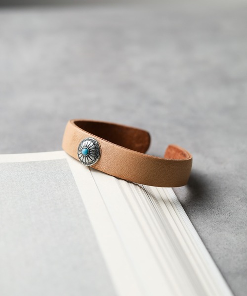 ARCHIVER（アーカイバ）の「【AL】ネイティブレザーバングル（ブレスレット・レディース・ブラウン系3/ベージュ系8/ブラウン系4/ベージュ系2/ダークブラウン系2/ダークブラウン系3/ダークブラウン系4/ダークブラウン系1/ブラウン系8/ベージュ系5/ベージュ系4/ブラック系2/ブラック系5/ブラウン/ブラウン系5/ブラウン系7/ブラウン系/ベージュ系9/ブラウン系2/ブラック系3/ブラック系4・FREE）」の18枚目の写真