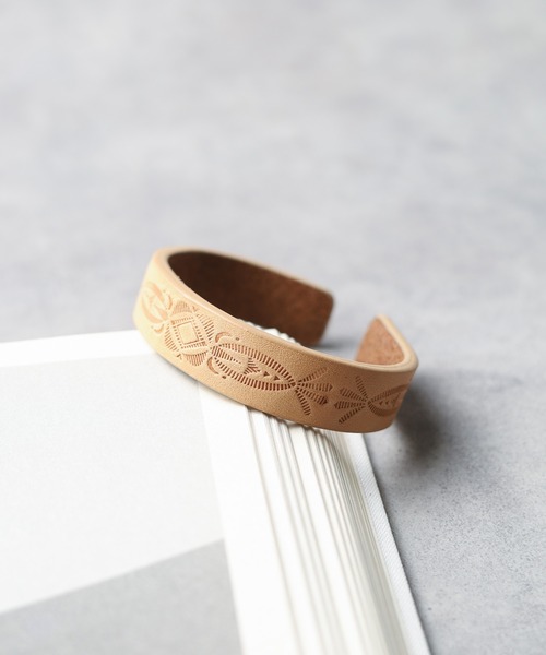 ARCHIVER（アーカイバ）の「【AL】ネイティブレザーバングル（ブレスレット・レディース・ブラウン系3/ベージュ系8/ブラウン系4/ベージュ系2/ダークブラウン系2/ダークブラウン系3/ダークブラウン系4/ダークブラウン系1/ブラウン系8/ベージュ系5/ベージュ系4/ブラック系2/ブラック系5/ブラウン/ブラウン系5/ブラウン系7/ブラウン系/ベージュ系9/ブラウン系2/ブラック系3/ブラック系4・FREE）」の19枚目の写真