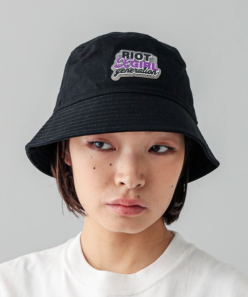 X-girl（エックスガール）の「DOUBLE LOGO BUCKET HAT（ハット・レディース・ブラック/ベージュ/ピンク・ONE SIZE）」の2枚目の写真