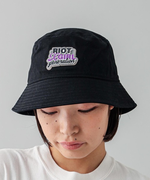 X-girl（エックスガール）の「DOUBLE LOGO BUCKET HAT（ハット・レディース・ブラック/ベージュ/ピンク・ONE SIZE）」の8枚目の写真