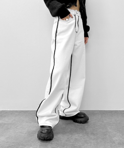 LVEU.（ラブユ.）の「【LVEU.】バイカラーステッチデニム / ボトムス パンツ デニム ステッチ 切替え バイカラー モノトーン カジュアル ブラック ホワイト（デニムパンツ・レディース・ホワイト/ブラック・FREE）」の9枚目の写真