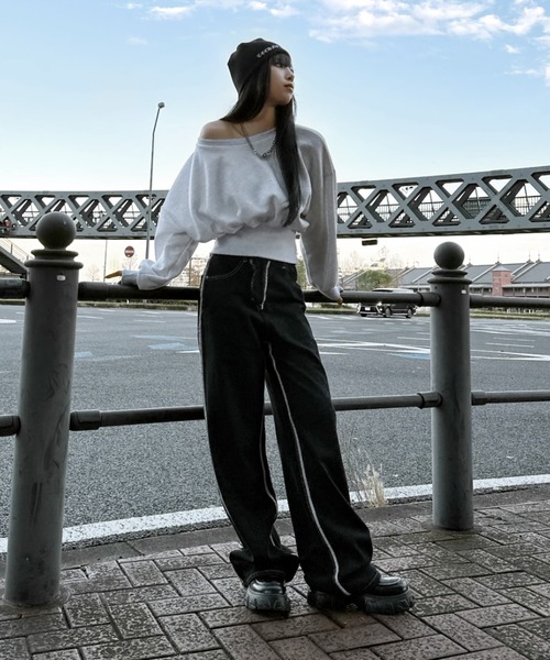 LVEU.（ラブユ.）の「【LVEU.】バイカラーステッチデニム / ボトムス パンツ デニム ステッチ 切替え バイカラー モノトーン カジュアル ブラック ホワイト（デニムパンツ・レディース・ホワイト/ブラック・FREE）」の5枚目の写真