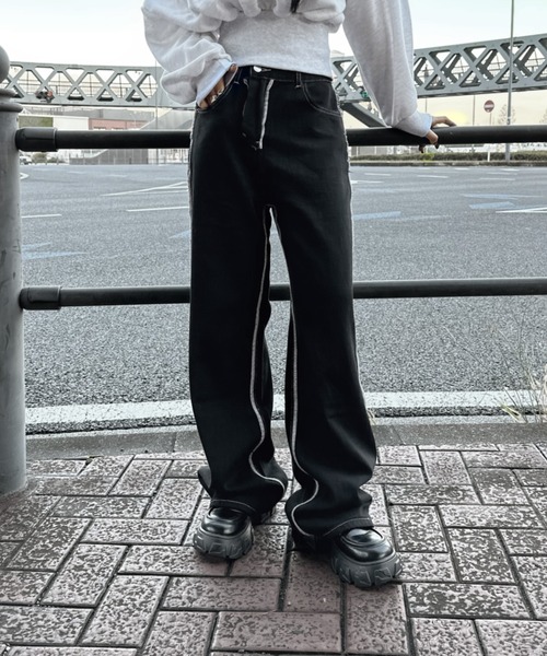 LVEU.（ラブユ.）の「【LVEU.】バイカラーステッチデニム / ボトムス パンツ デニム ステッチ 切替え バイカラー モノトーン カジュアル ブラック ホワイト（デニムパンツ・レディース・ホワイト/ブラック・FREE）」の6枚目の写真