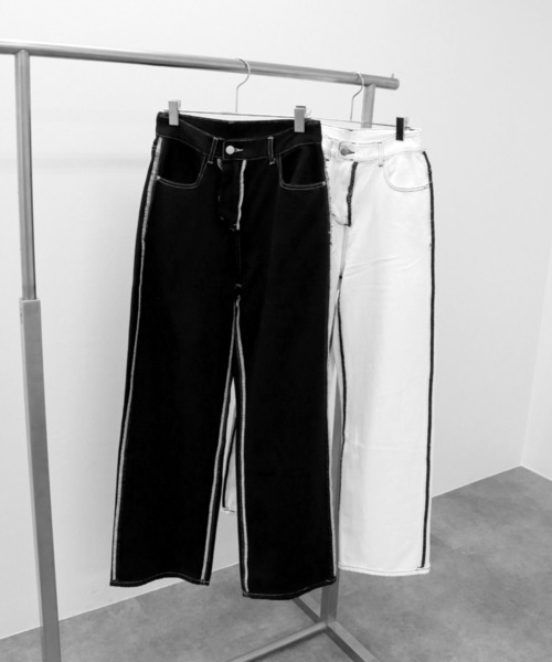 LVEU.（ラブユ.）の「【LVEU.】バイカラーステッチデニム / ボトムス パンツ デニム ステッチ 切替え バイカラー モノトーン カジュアル ブラック ホワイト（デニムパンツ・レディース・ホワイト/ブラック・FREE）」の20枚目の写真