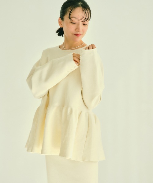 PUAL CE CIN（ピュアルセシン）の「【Du noir】スポンディッシュペプラムパールプルオーバー（ニット/セーター・レディース・グレー/ブラック/アイボリー・FREE）」の5枚目の写真