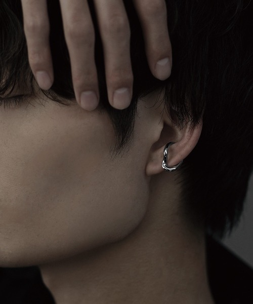 MinoriTY(マイノリティ)の「【MinoriTY select】選べるデザインイヤーカフ メンズ ウィメンズ ユニセックス(イヤーカフ・メンズ・シルバー系1/シルバー系2/ゴールド系2/ゴールド系1/シルバー系3/ゴールド系3・FREE)」の17枚目の写真