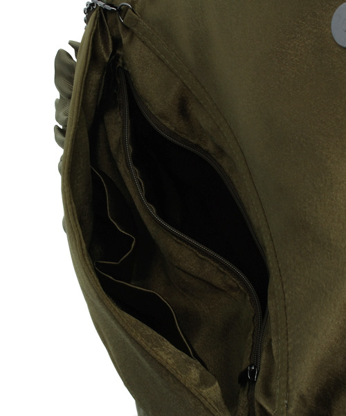 ROSE BUD（ローズバッド）の「(LL ACCESSORIES)B783 LAYERED FRILL CLUTCH BAG[結婚式＆パーティー]（クラッチバッグ・レディース・ブラック/オリーブ/ピンク・ONE SIZE）」の7枚目の写真