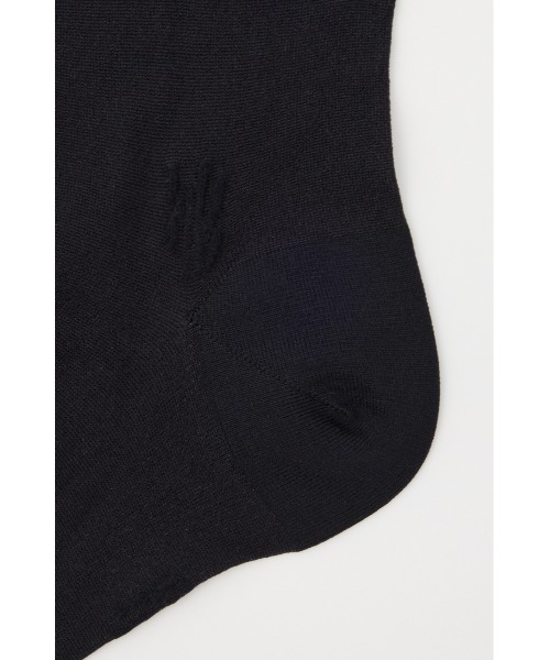 rienda（リエンダ）の「ロゴポイント刺繍シアーソックス（ソックス/靴下・レディース・ブラック・FREE）」の4枚目の写真