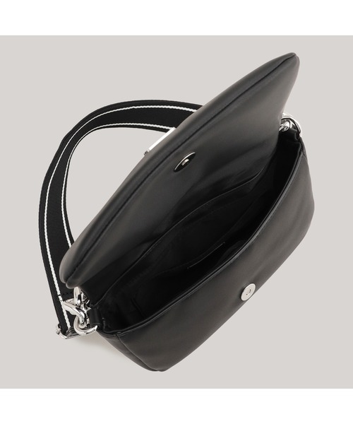 tommy jeans(トミー ジーンズ)の「シティワイドフラップショルダーバッグ(ショルダーバッグ・レディース・ブラック/ホワイト・FREE)」の7枚目の写真