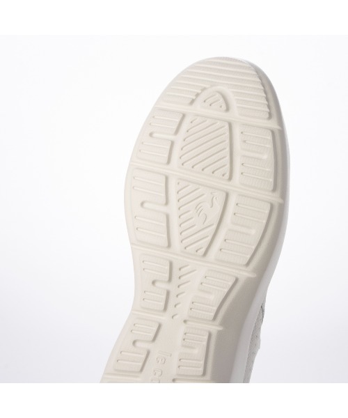 le coq sportif(ルコックスポルティフ)の「スリッポンスニーカー(ラローヌFKII)(スリッポン・レディース・ホワイト/ネイビー/ベージュ/ブラック・24.5cm/24cm/23.5cm/23cm/22.5cm)」の13枚目の写真
