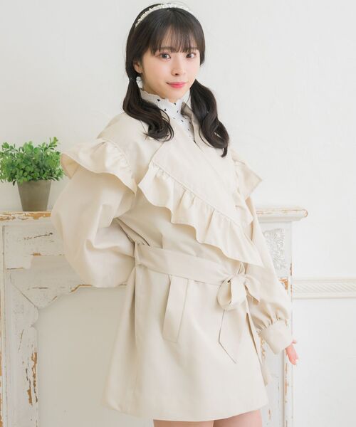 ems excite（エムズエキサイト）の「フリルcollarトレンチコート（トレンチコート・レディース・ブラック/ライトベージュ/ナチュラル・FREE）」の10枚目の写真