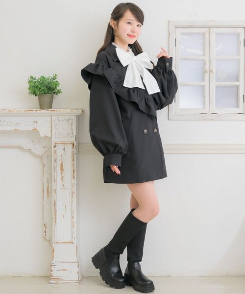 ems excite（エムズエキサイト）の「フリルcollarトレンチコート（トレンチコート・レディース・ブラック/ライトベージュ/ナチュラル・FREE）」の14枚目の写真