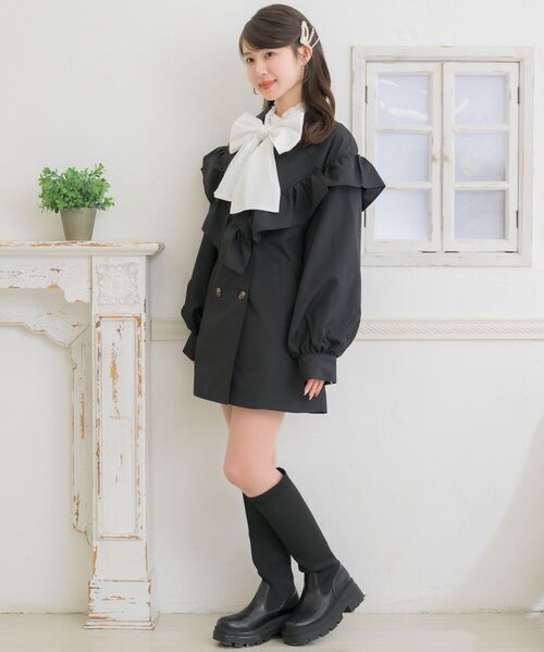 ems excite（エムズエキサイト）の「フリルcollarトレンチコート（トレンチコート・レディース・ブラック/ライトベージュ/ナチュラル・FREE）」の15枚目の写真