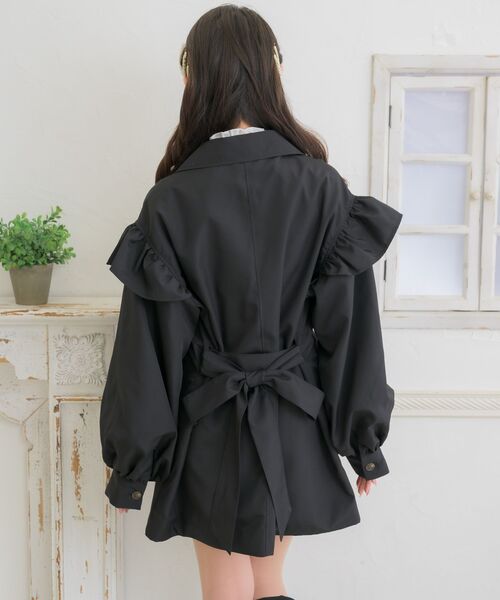 ems excite（エムズエキサイト）の「フリルcollarトレンチコート（トレンチコート・レディース・ブラック/ライトベージュ/ナチュラル・FREE）」の20枚目の写真