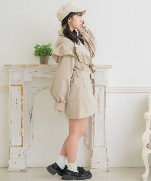 ems excite（エムズエキサイト）の「フリルcollarトレンチコート（トレンチコート・レディース・ブラック/ライトベージュ/ナチュラル・FREE）」の22枚目の写真