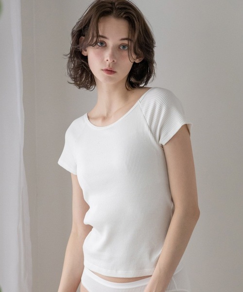 bijorie（ビジュリィ）の「【bijorie】カップ付きバックオープンTシャツ／NEW BASIC 24SS（インナーウェア/肌着・レディース・グリーン系/ブラック系/マスタード/ブラック/オフホワイト・MEDIUM/LARGE/LG）」の8枚目の写真